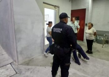 Familia viajera recibe apoyo y resguardo en Estación Segura Carboneras