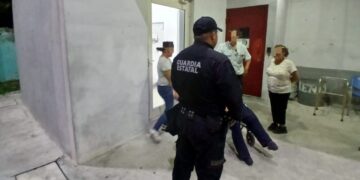 Familia viajera recibe apoyo y resguardo en Estación Segura Carboneras
