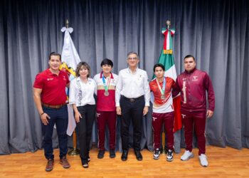Recibe gobernador a históricos campeones tamaulipecos