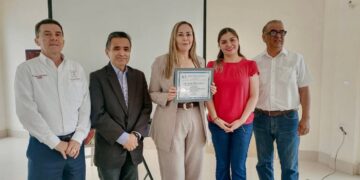 Reconocen a Karla Ávalos con el Mérito Ciudadano 2026