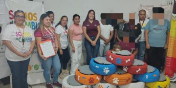 Adolescentes en conflicto con la Ley Penal elaboran y donan camas para mascotas con material reciclado