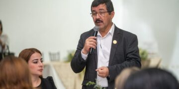 Festejan a maestros de Familia UAT