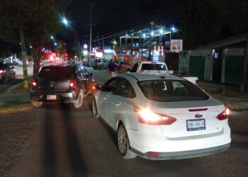 Leve percance vial en el Eje Vial y calle Coahuila deja solo daños materiales