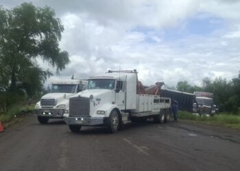 Habilitan circulación intermitente en la Carretera Victoria-Monterrey tras cierre por accidente