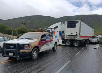 Alerta:Circulación suspendida en la Carretera Federal por accidente vehicular