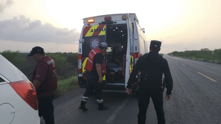 Guardia Estatal auxilia a conductora con crisis asmática en carretera de Soto la Marina y logra estabilizarla