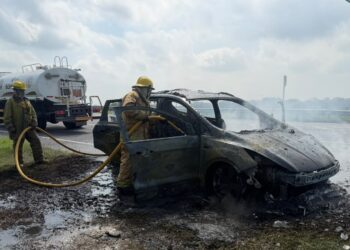 Incendio de vehículo provoca cierre parcial en la Carretera Victoria-Matamoros
