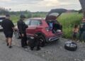 Guardia Estatal auxilia a viajeros tras ponchadura de neumático en carretera de Tamaulipas