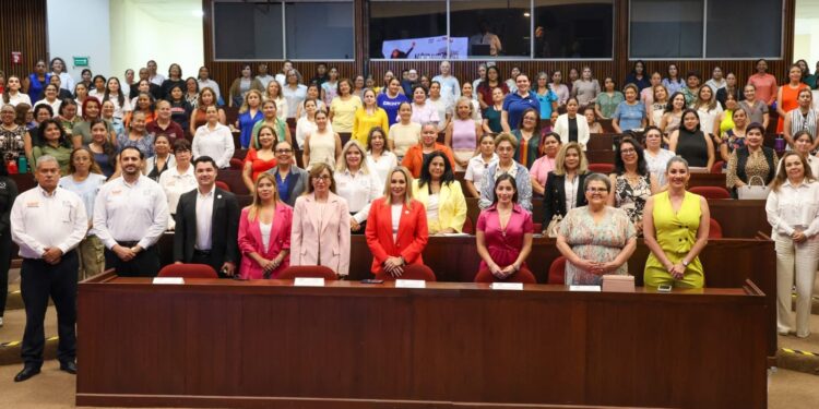 Impulsa la UAT talleres de motivación y liderazgo para mujeres