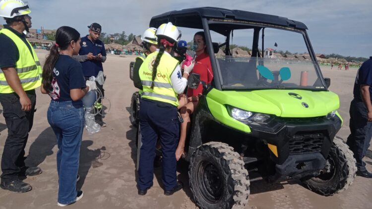 Rescatan a dos personas en Playa Miramar; Guardia Estatal activa operativo de auxilio