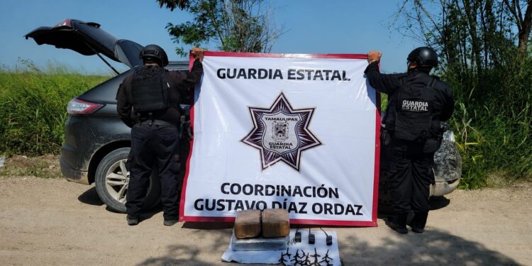 Guardia Estatal asegura droga, radios y ponchallantas durante operativo en zona rural de Díaz Ordaz