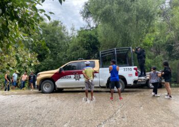 Guardia Estatal rescata a personas atrapadas tras hundimiento de tubular en río de Ciudad Victoria