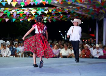 Zapatean el Huapango Huasteco 261 parejas: Secretaría de Turismo*