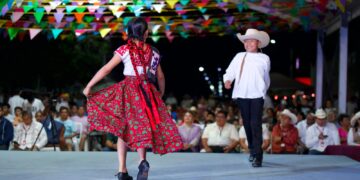 Zapatean el Huapango Huasteco 261 parejas: Secretaría de Turismo*