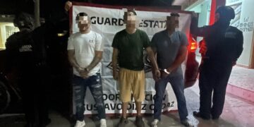 Guardia Estatal detiene a tres personas con droga y radios de comunicación en Gustavo Díaz Ordaz