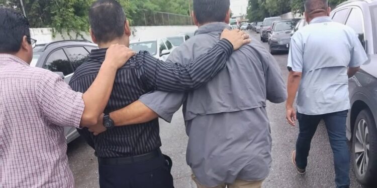 Detienen a maestro que denunció presunta corrupción en la SET genera polémica e inconformidad