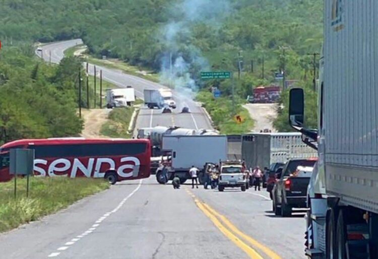 Bloquean la carretera Victoria–Monterrey tras detención de Octavio Leal Moncada