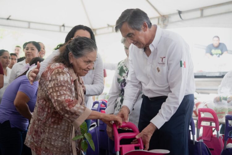 Américo y María de Villarreal llevan atención integral a las familias de Nuevo Morelos