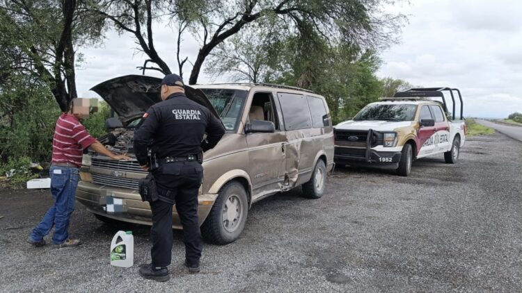 Guardia Estatal auxilia a conductor por falla mecánica en la Federal 101