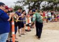 Viven familias la primera liberación pública de tortuga lora en La Pesca