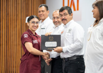 Reconoce la UAT excelencia académica con la entrega de más de 600 becas y estímulos educativos