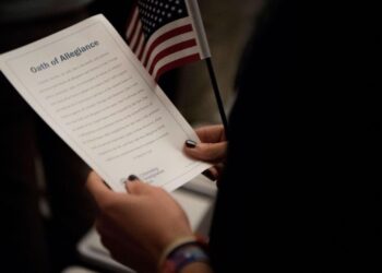 Trump prepara ofensiva migratoria: buscará retirar ciudadanía a cientos de naturalizados en EE.UU.