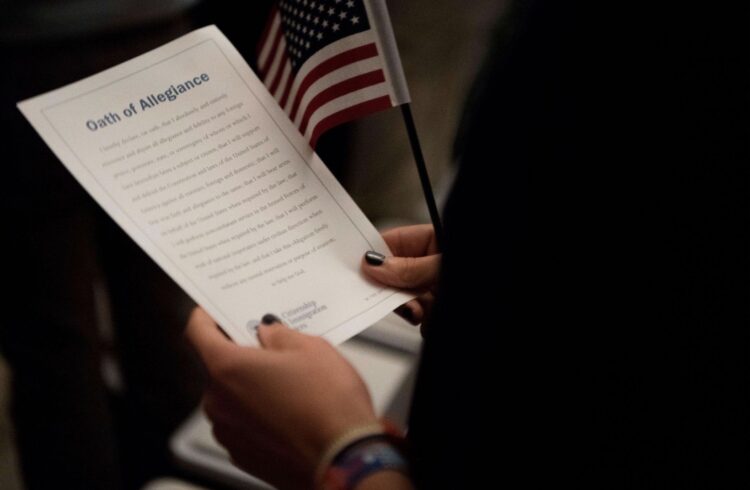Trump prepara ofensiva migratoria: buscará retirar ciudadanía a cientos de naturalizados en EE.UU.
