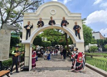 Tlaquepaque se viste de Mundial 2026 con nuevos atractivos turísticos y un balón gigante de arte urbano