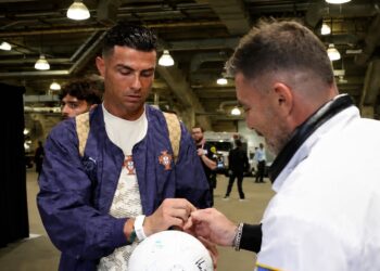 Julián Gil crea la “joya del Mundial 2026”: balón reúne firmas de Cristiano Ronaldo, Neymar y figuras del fútbol