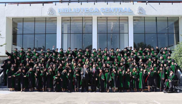 Generación 2026 egresa del Programa Internacional de Medicina
