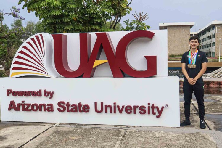 Alumno de la UAG Online destaca en ciclismo