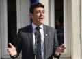 Andy Burnham: quién es el político laborista que busca llegar al poder en Reino Unido tras la salida de Keir Starmer