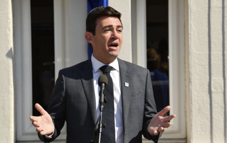Andy Burnham: quién es el político laborista que busca llegar al poder en Reino Unido tras la salida de Keir Starmer