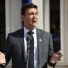 Andy Burnham: quién es el político laborista que busca llegar al poder en Reino Unido tras la salida de Keir Starmer