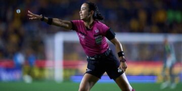 Sheinbaum reconoce a Katia Itzel García, la árbitra mexicana que hace historia en el Mundial 2026