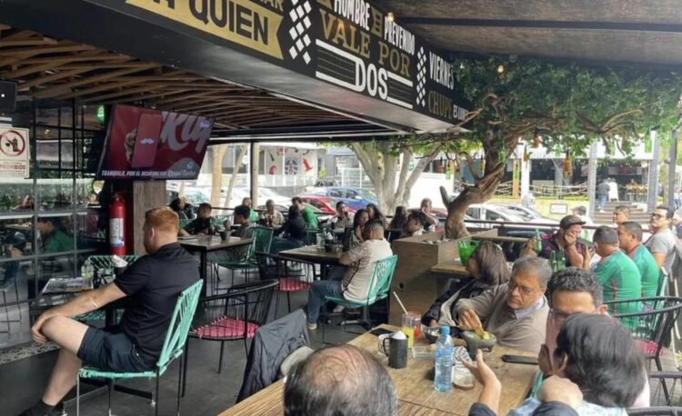 Mundial impulsa a pocos restaurantes de Guadalajara; negocios reportan ventas divididas durante el torneo