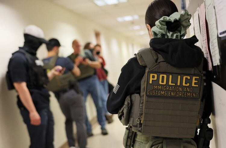 Juez federal frena arrestos migratorios en tribunales de Estados Unidos impulsados por el gobierno de Trump