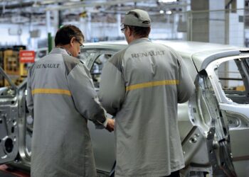 Renault recortará 800 puestos de ingeniería en Francia ante la presión de fabricantes chinos de autos