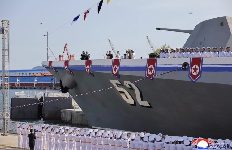 Kim Jong-un anuncia plan para dotar de armas nucleares a la Marina de Corea del Norte