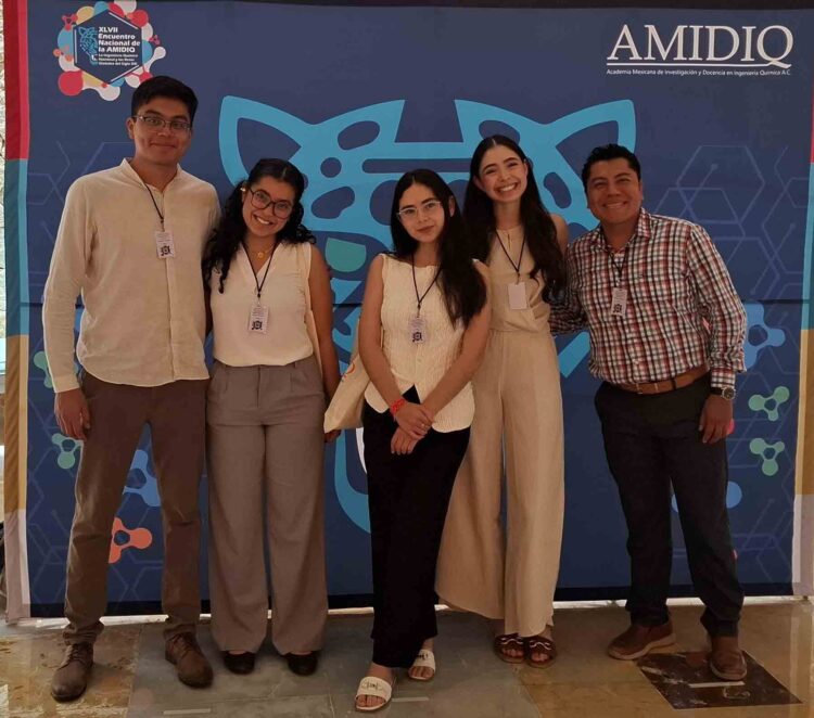 Alumnos de Ingeniería en Biotecnología participan en Encuentro de Investigación