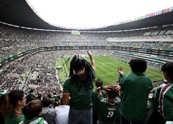 Raúl Jiménez denuncia agresión en pleno México vs. Chequia; familiar habría sido lesionado en las tribunas