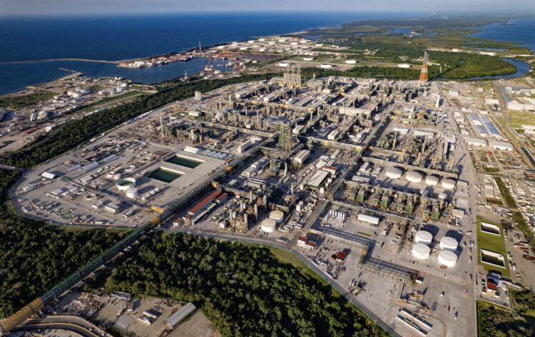 Refinería Dos Bocas registra nueva baja en operación y reduce procesamiento de crudo durante mayo