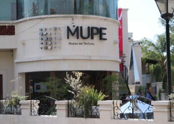 Estudiantes de la UAG exponen sus trabajos en el Museo del Perfume