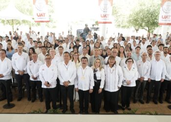 En homenaje solemne reconoce la UAT trayectoria de 215 docentes