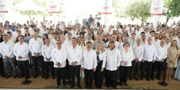 En homenaje solemne reconoce la UAT trayectoria de 215 docentes