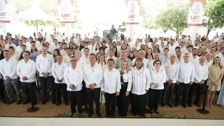 En homenaje solemne reconoce la UAT trayectoria de 215 docentes