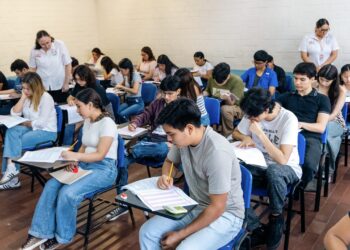 Aspirantes a ingresar a la UAT presentan examen CENEVAL