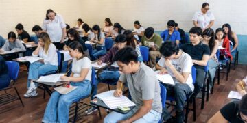 Aspirantes a ingresar a la UAT presentan examen CENEVAL