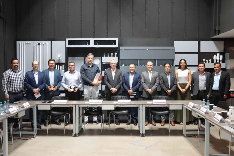 Ejecutivos de Hewlett Packard Enterprise estrechan vínculos con la UAG 
