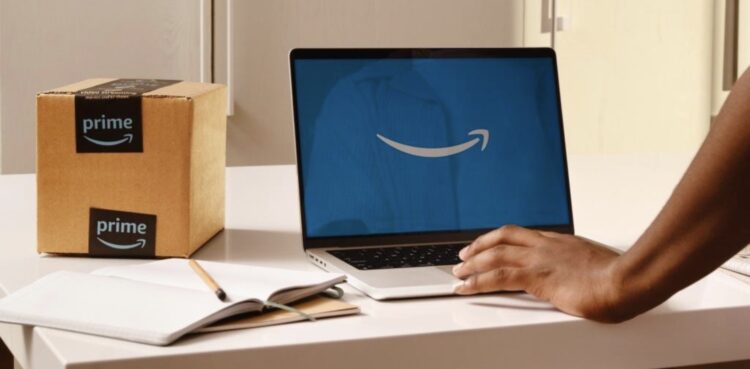 Prime Day rompe récords de ventas, pero revela consumidores más cautelosos en Estados Unidos
